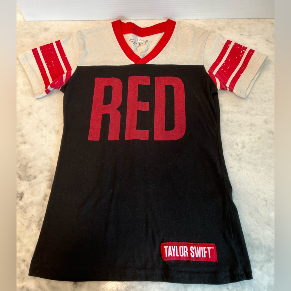 RARE TAYLOR SWIFT RED TOUR SHIRT